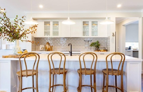 Bright Villa | Secluded River Run: Executive Retreat with Ocean Views