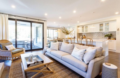 Bright Villa | Secluded River Run: Executive Retreat with Ocean Views