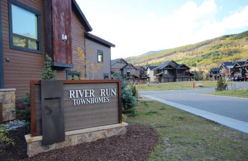 River Run House | Exceptional River Run Townhomes 63 with Pool & Hot Tub
