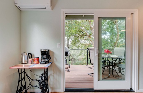 Battle Ground House | River's Edge, Cozy Guest House By The River