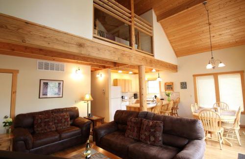 Winthrop Hotel | Experience River's Edge Resort: Rated 9/10 with Hot Tub