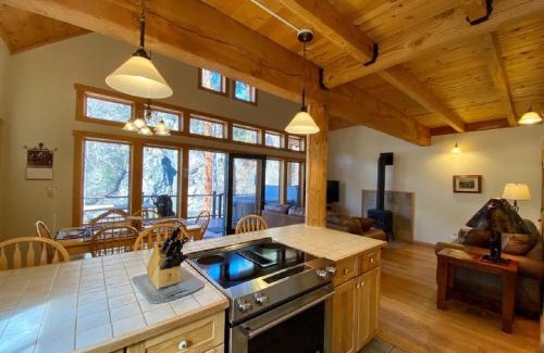Winthrop Hotel | Experience River's Edge Resort: Rated 9/10 with Hot Tub