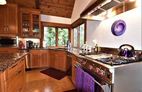 Fall City Ski Chalet | Experience River's Edge Retreat with Oceanfront Amenities