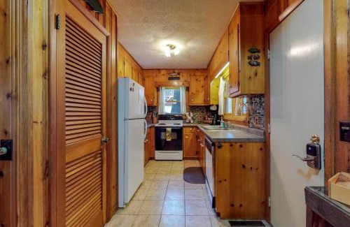 Blue Ridge House | Riverside Retreat with Hot Tub & Family-Friendly Atmosphere