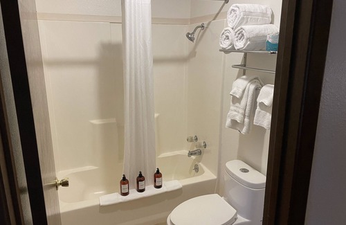 North Fork Hotel | River's Fork Lodge: Guest Rated 9.8 with Family-Friendly Perks