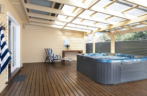 Shoalhaven Heads House | River Shack: Spectacular River Views & Spa Amenities