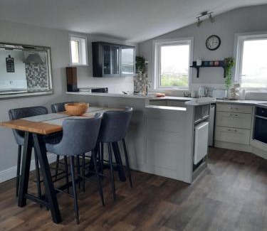Doolin Apartment | River Shack: Guest Rated 9.7/10 & Family-Friendly Amenities