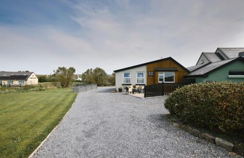 Doolin Apartment | River Shack: Guest Rated 9.7/10 & Family-Friendly Amenities