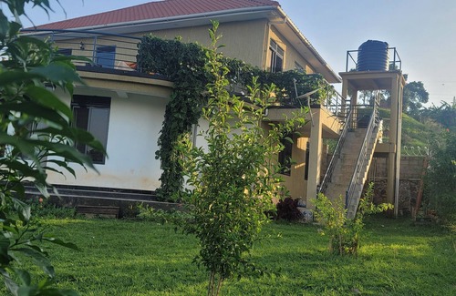 Jinja House | Scenic River View Retreat in Bujjowali near Jinja