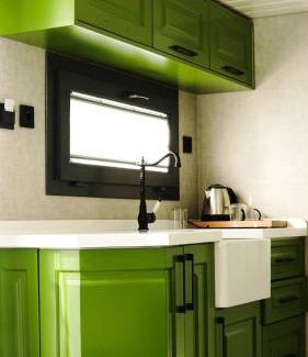 Ardesen Hotel | Tranquil River Side TinyHouse - Rated 9/10, Family Friendly