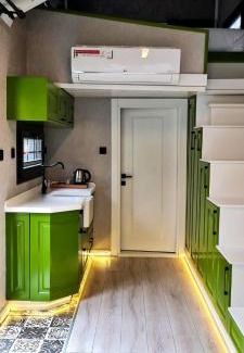 Ardesen Hotel | Tranquil River Side TinyHouse - Rated 9/10, Family Friendly
