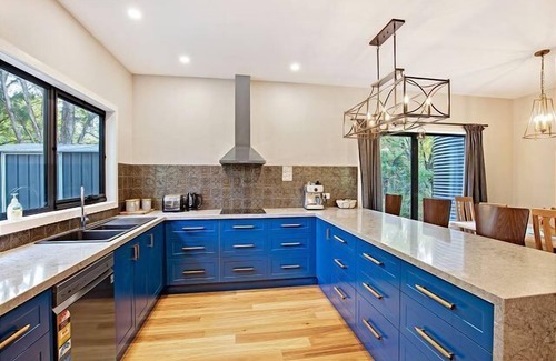 Porepunkah Apartment | Experience Comfort at River Song: 3BR Family Retreat