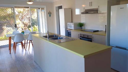 American River Villa | Tranquil River-Tide Retreat: 4-Star Family-Friendly Stay