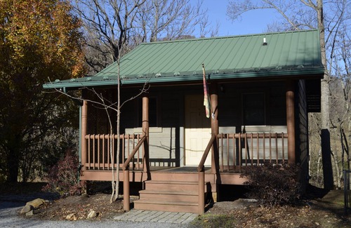 Damascus Cabin | Idyllic River Trail Cabin #1 with Spa and Hot Tub Access