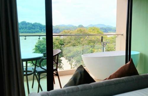 Chiang Khan Hotel | Experience River Tree Resort: Oceanfront Bliss Awaits