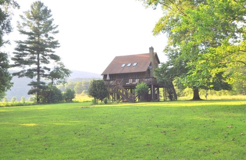 Great Cacapon House | Relax at River Valley Cabin - Pet Friendly & Family Ready