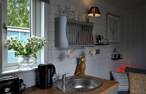 Llanfair Caereinion Cottage | Experience River View 4: A Unique Gypsy Hut Retreat
