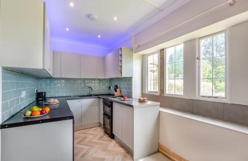 Skipton Apartment | Serene River View Retreat at Hanlith Hall - Pet Friendly Stay