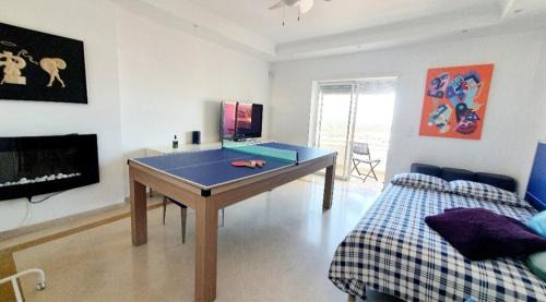 Pragal House | Scenic River View Retreat Steps from the Beach - Almada
