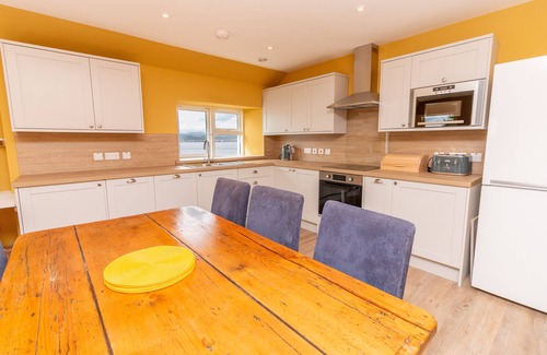 Newport-On-Tay Cottage | Experience River View Cottage with Hot Tub near St Andrews