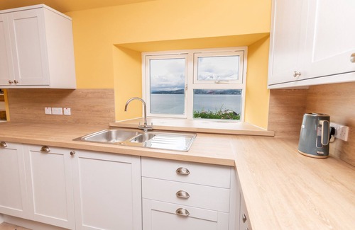Newport-On-Tay Cottage | Experience River View Cottage with Hot Tub near St Andrews