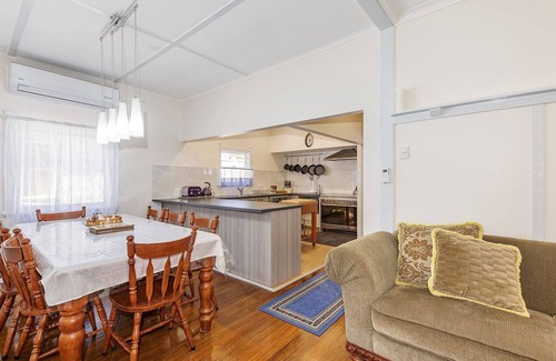 Maclean Cottage | River View Cottage - 56 Wharf St, Maclean