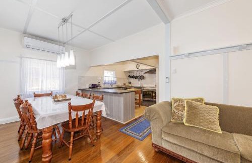 Maclean House | Tranquil River View Cottage: Child-Friendly Retreat