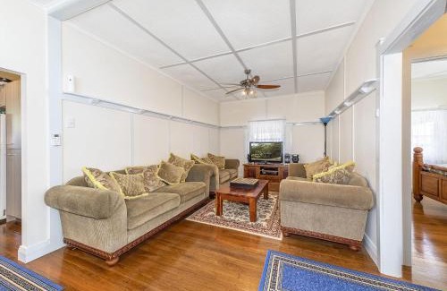 Maclean House | Tranquil River View Cottage: Child-Friendly Retreat