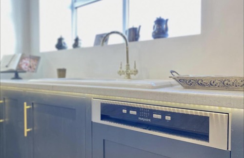 Spalding Apartment | Scenic River View Cottage by Bella Homes for Families