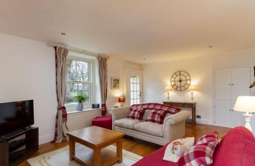 Eshton House | River View Cottage: Family-Friendly Retreat with 9.6 Rating