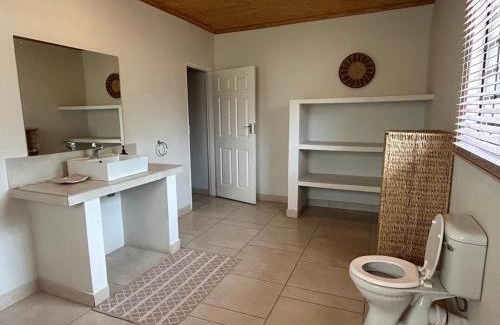 Maun House | River view cottage on the outskirts of Maun