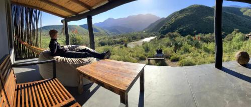 Calitzdorp House | Scenic River View Cottages - Guest Rated 9/10 with Kitchen