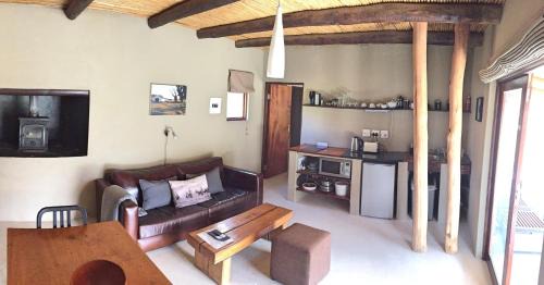 Calitzdorp House | Scenic River View Cottages - Guest Rated 9/10 with Kitchen
