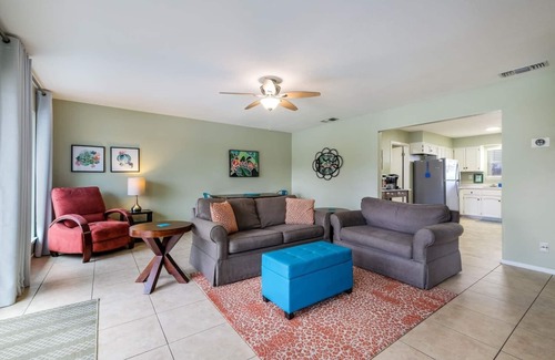Seguin House | River Access Escape with Fast WiFi and Family Amenities