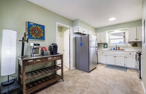 Seguin House | River Access Escape with Fast WiFi and Family Amenities