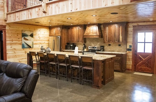 Murfreesboro Cabin | Scenic River View Hideaway: Pet Friendly & Family Ready