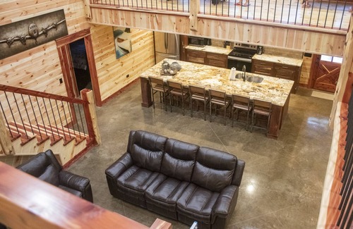 Murfreesboro Cabin | Scenic River View Hideaway: Pet Friendly & Family Ready