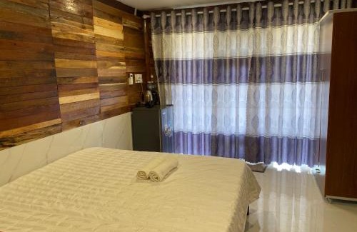 Quan Tom Cabin | Scenic River View Room with Pool & Pet-Friendly Perks