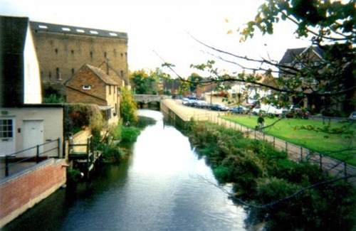St Neots House | Idyllic River View House St Neots – Family Friendly Retreat