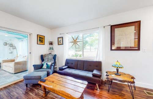 Thurston House | Pet-Friendly River View House with Family Amenities