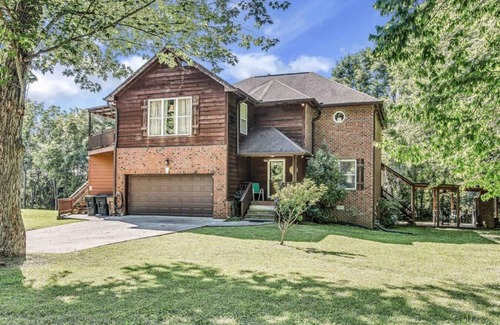 Nashville House | Scenic River View with Pool, Hot Tub & Close to Opry