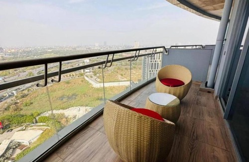 Noida Apartment | Scenic River View Studio Apartment - Guest Rated 9/10