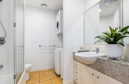 Noosaville Resort | Riverfront Retreat: Walk to Everything with Fantastic Amenities