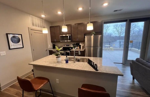 Indianapolis Apartment | Chic Oasis with River Views Steps from Monon Trail