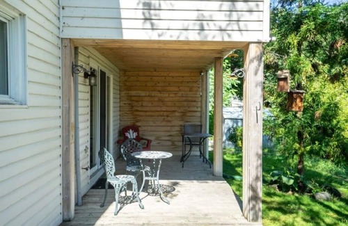 St. Catharines House | Riverview Cottage: Pool Table & Family-Friendly Comfort