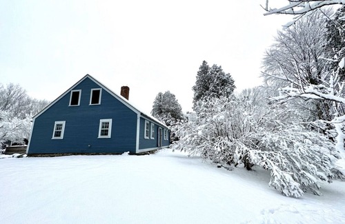South Eliot House | Serene River Walk Retreat with Private Woods & Gardens