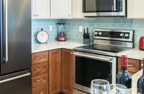 Lincoln Resort | Scenic River Walk Resort: One-Bedroom Suite with Balcony