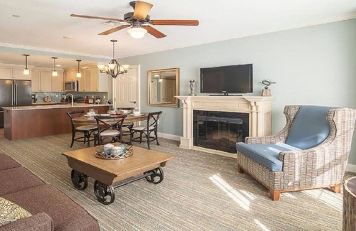Lincoln Resort | Scenic River Walk Resort: One-Bedroom Suite with Balcony