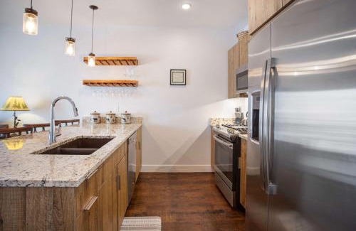 Silverthorne House | Enjoy Family-Friendly Retreat at River West Buffalo Condo