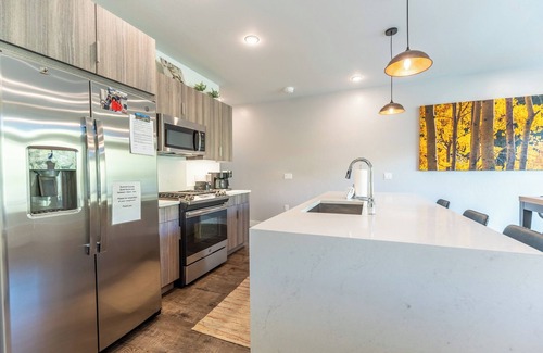 Willow Grove Apartment | River West Condos #714: Family-Friendly Retreat Awaits